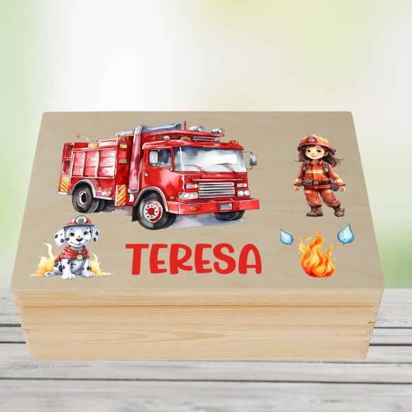 personalisierte Holzkiste Feuerwehrfrau mit Namen
