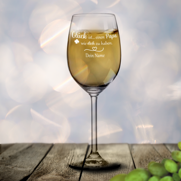 personalisiertes Weißweinglas von Leonardo Glück ist einen Papa wie dich zu haben