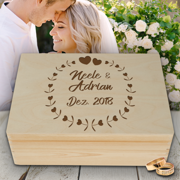 Personalisierte Erinnerungsbox Hochzeit Motiv Herzkreis mit Wunschgravur