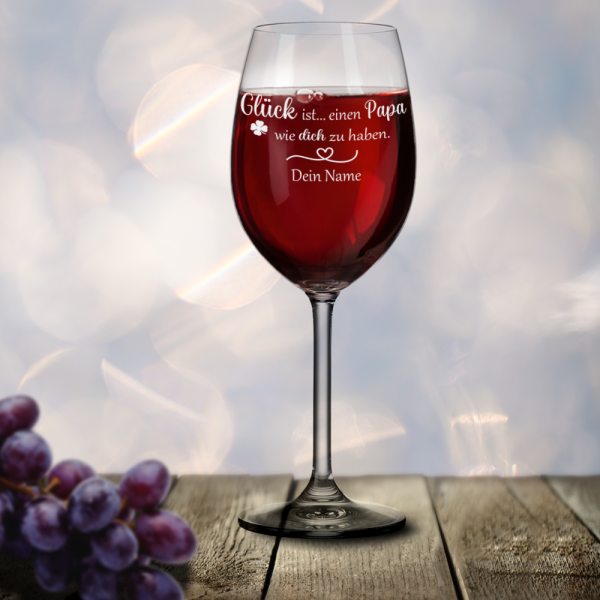 Rotweinglas von Leonardo Glück ist einen Papa wie dich zu haben mit Wunschnamen