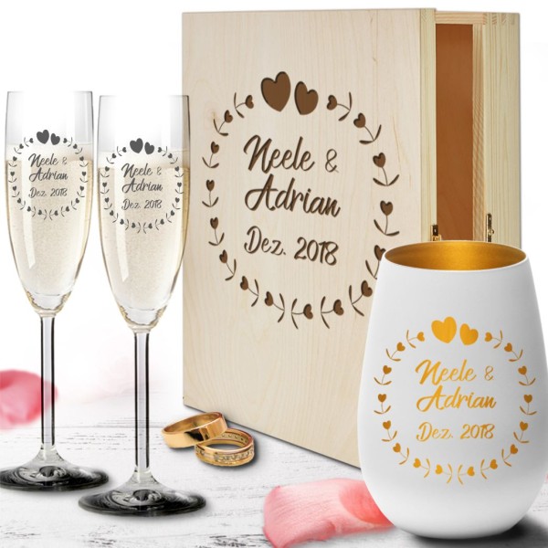 personalisierte Holzbox zur Hochzeit mit Sektgläsern und Windlicht - Herzkreis